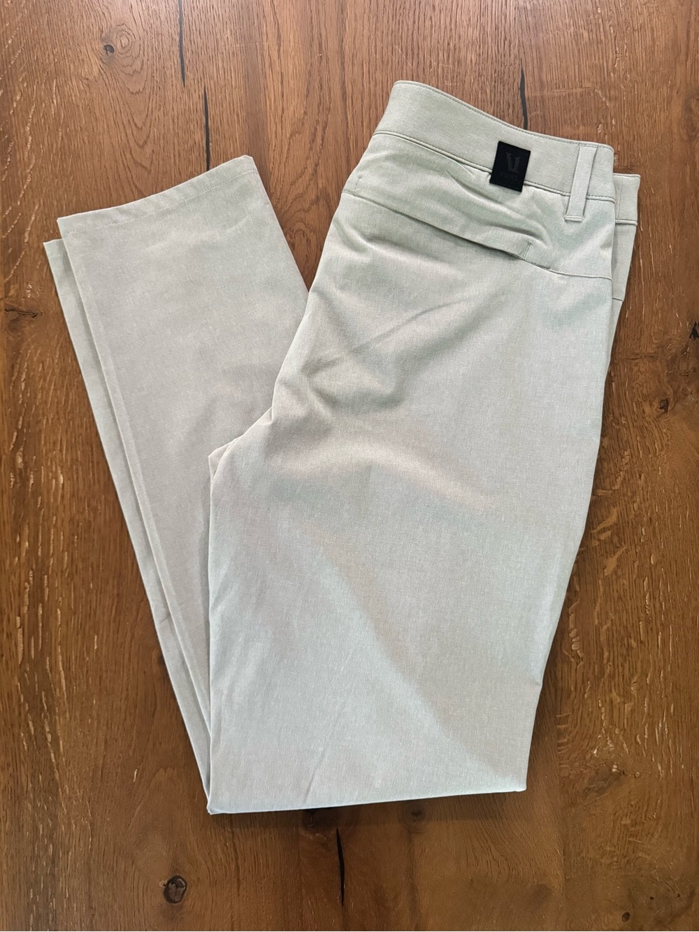 Vuori Men’s Performance Stretch Chino Pants 32 Beige Oatmeal Golf Travel Casual